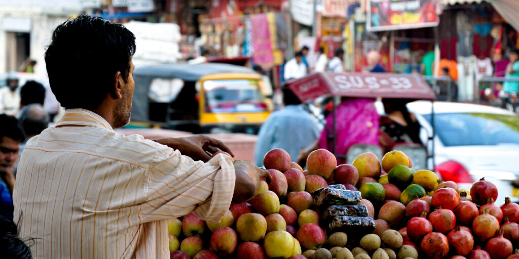 மத்திய அரசின் சாலையோர வியாபாரிகளுக்கான கடன் திட்டத்தில் வெறும் 0.01 % சிறுபான்மையினரே பயனடைந்துள்ளனர்.