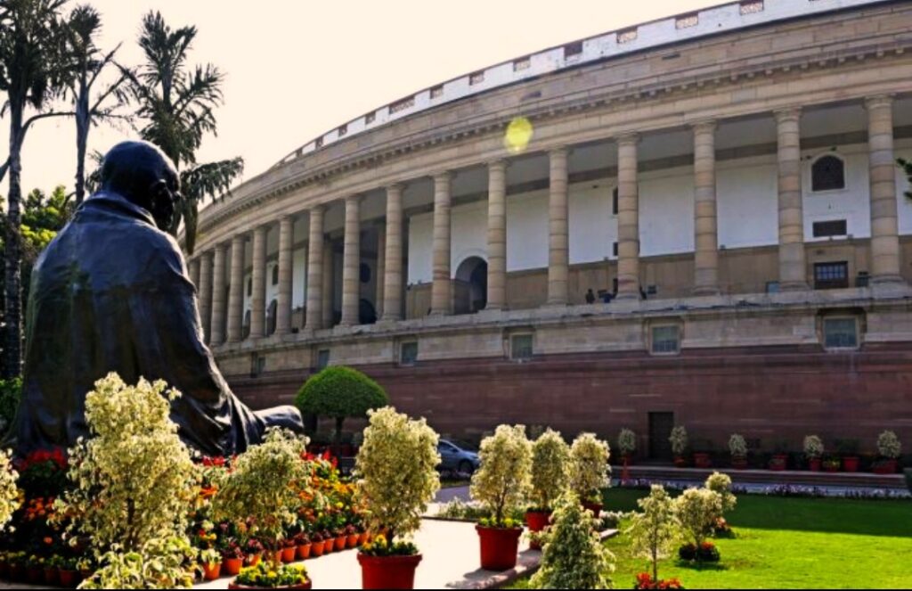 சர்வாதிகாரத்தின் உச்சம்; 56 இஞ்சின் அச்சம்